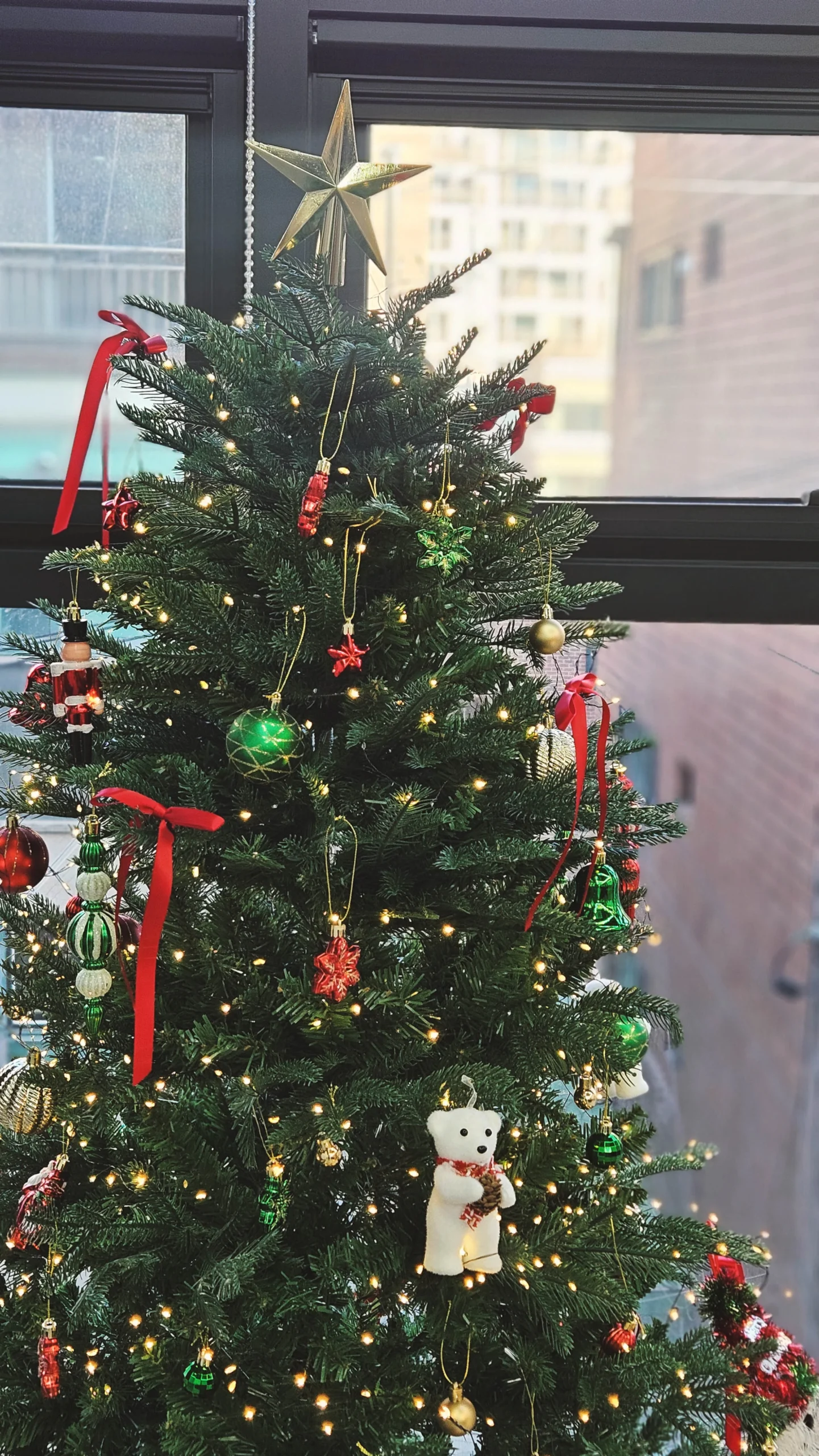 디무브 오피스의 크리스마스 트리